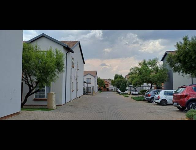 2 BEDROOM TOWNHOUSE FOR SALE IN TERENURE